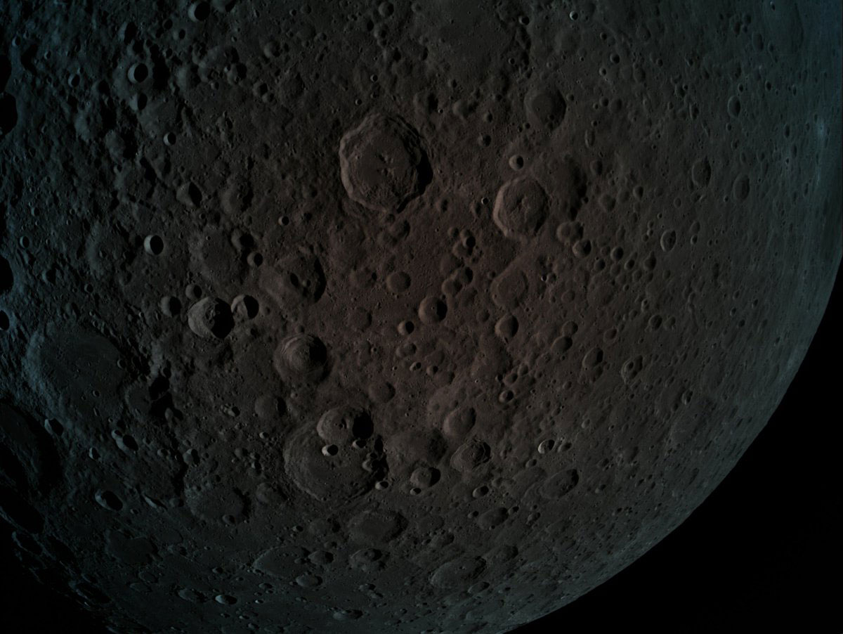 La cara oculta de la Luna desde 470 kilómetros de altitud