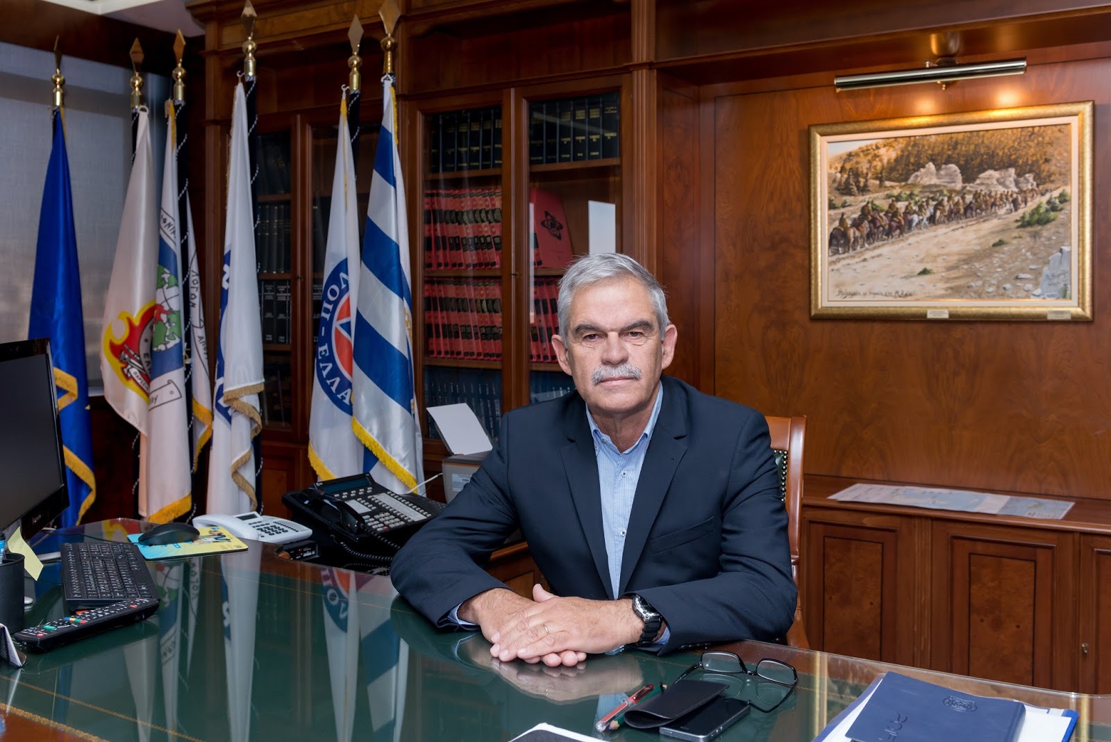 Actualidad Informática. Ministro del Interior y su foto oficial con la contraseña '123456' en un 'post-it'. Rafael Barzanallana