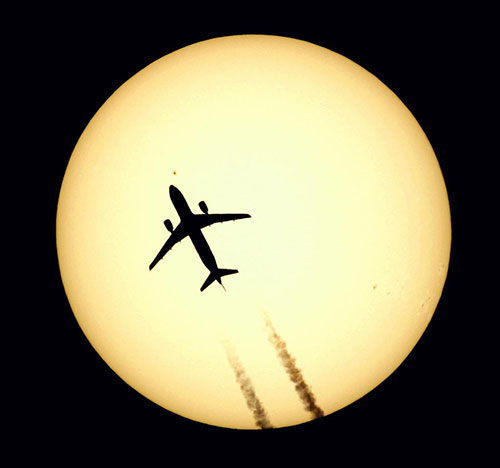 A320 frente al Sol