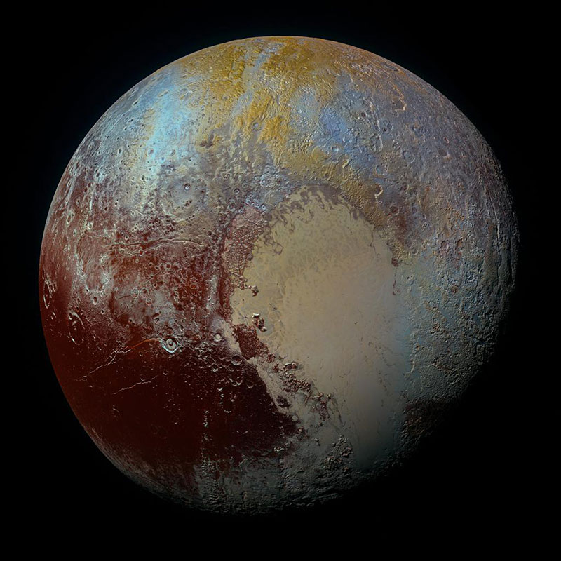Plutón en color extendido por Roman Tkachenko