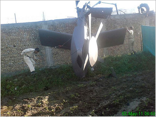 Otra foto de la cola del helicóptero abandonado