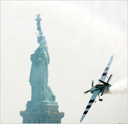 Paul Bonhomme durante la carrera - Dean Mouhtaropoulos / Getty Images for Red Bull Air Race