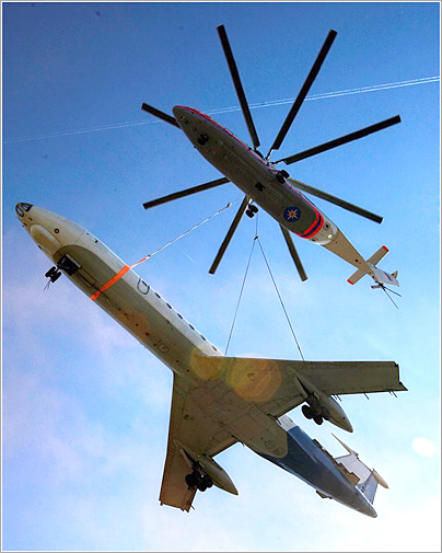 Plane vs Helicopter @ English Russia