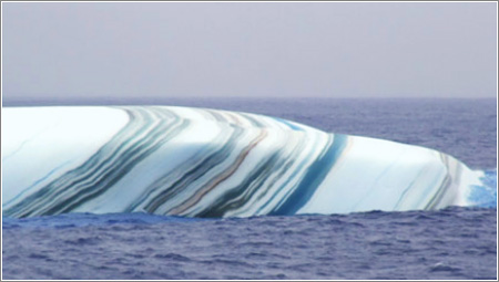 Iceberg estriado. Foto de Øyvind Tangen