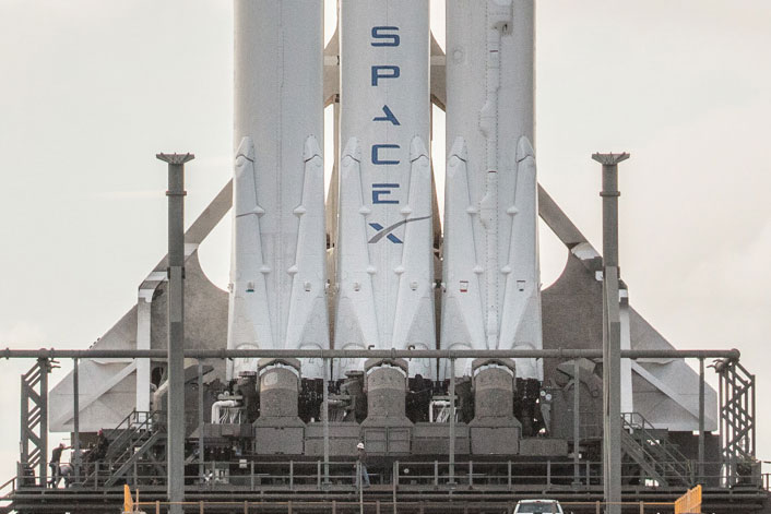 Dos señores y un Falcon Heavy