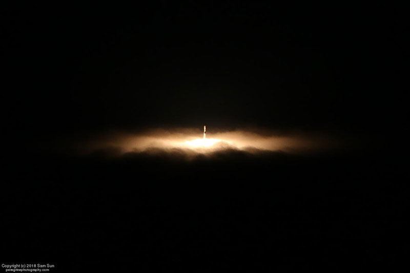 Cohetes entre la niebla