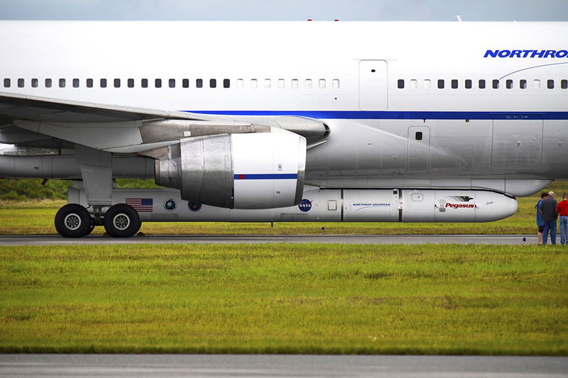 El Pegasus XL bajo el Stargazer – NASA/Kim Shiflett