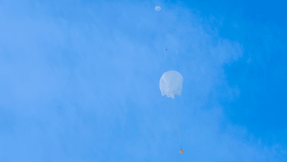 Los paracaídas durante una de las pruebas