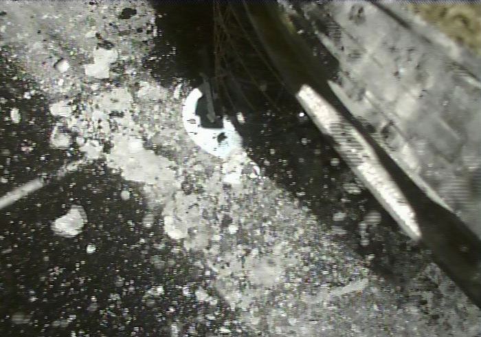 La superficie de Ryugu 4 segundos después del contacto – JAXA