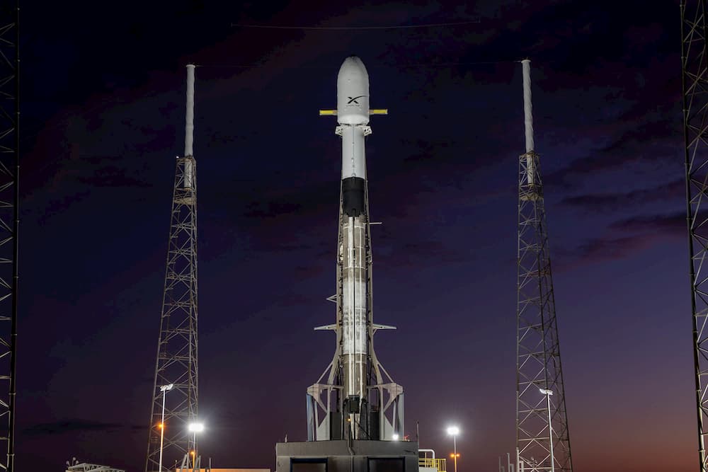 El cohete en la plataforma de lanzamiento