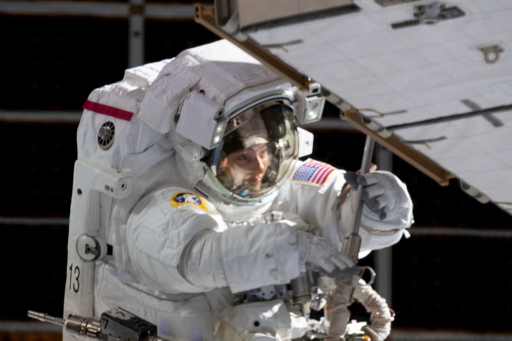 Jessica Meir durante el paseo espacial - NASA