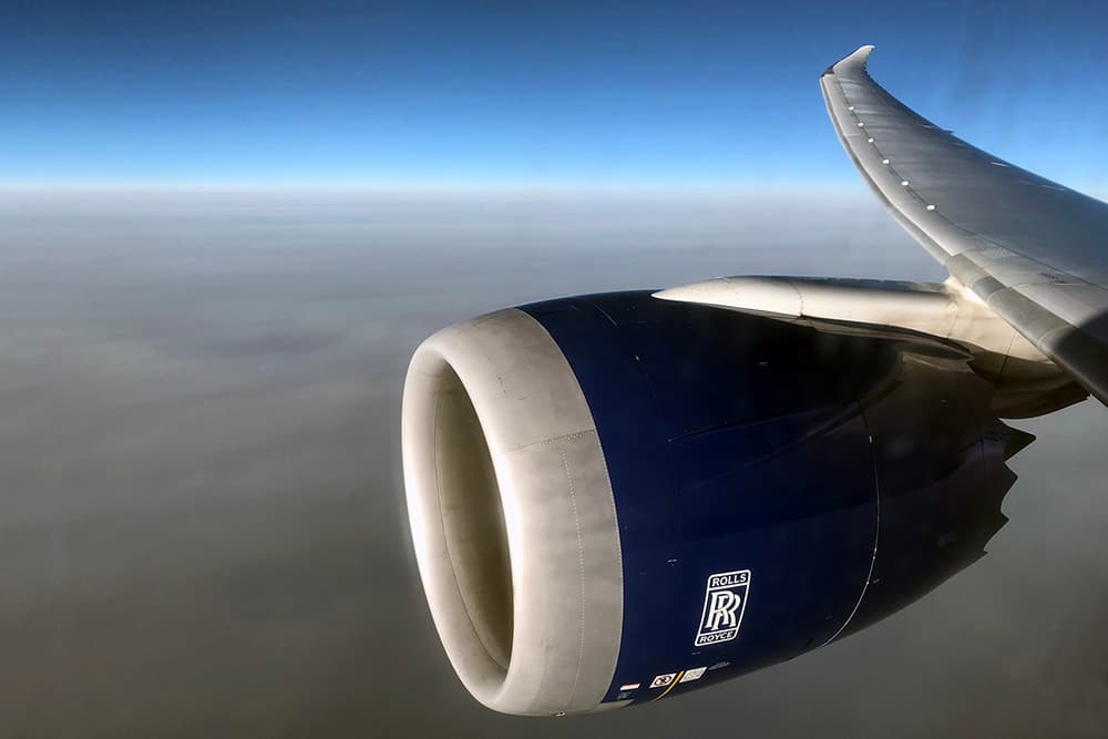 Motor y ala derecha de un Boeing 787 de British Airways sobre el Atlántico – Wicho