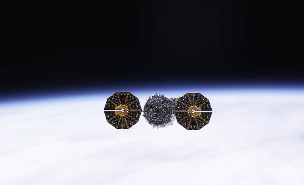 Uno de los paneles solares de la cápsula de carga Cygnus 18 «S. S. Sally Ride» no se despliega