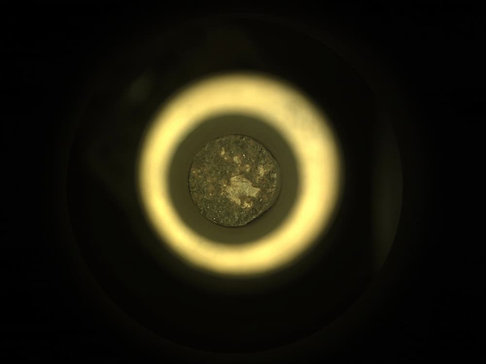 Montagnac dentro de su tubo de muestras – NASA/JPL-Caltech/ASU