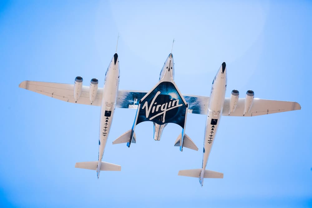 VSS Unity y VMS Eve en vuelo – Virgin Galactic