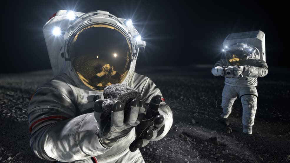 Impresión artística de dos astronautas de la NASA sobre la superficie de la Luna – NASA