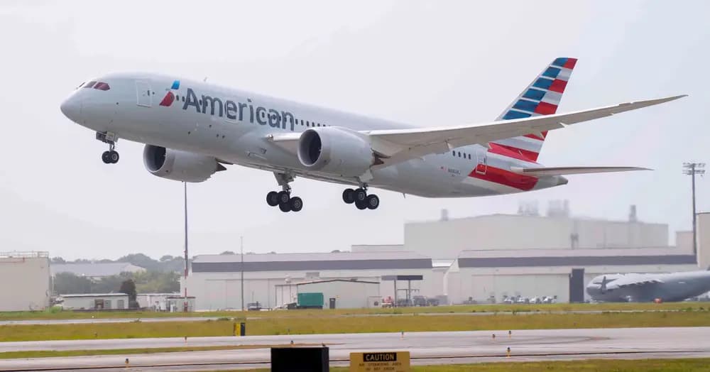 El Boeing 787 con el que la empresa retomó las entregas yéndose al aire en su vuelo de entraga – American Airlines
