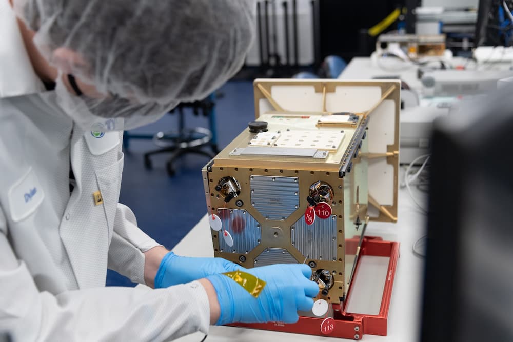 CAPSTONE sin sus paneles solares durante los preparativos para su lanzamiento – NanoSpacecrafts