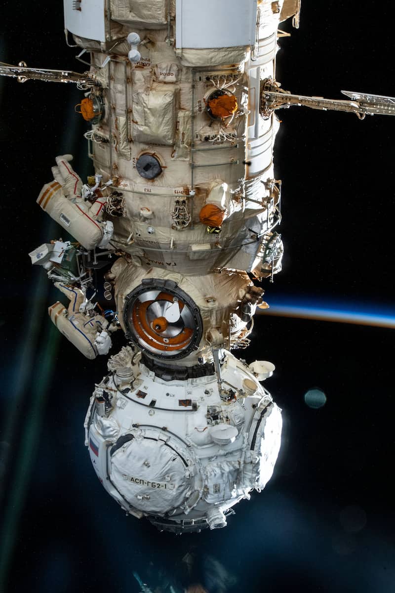 Shkaplerov y Dubrov durante su paseo espacial - Mark Vande Hei/NASA