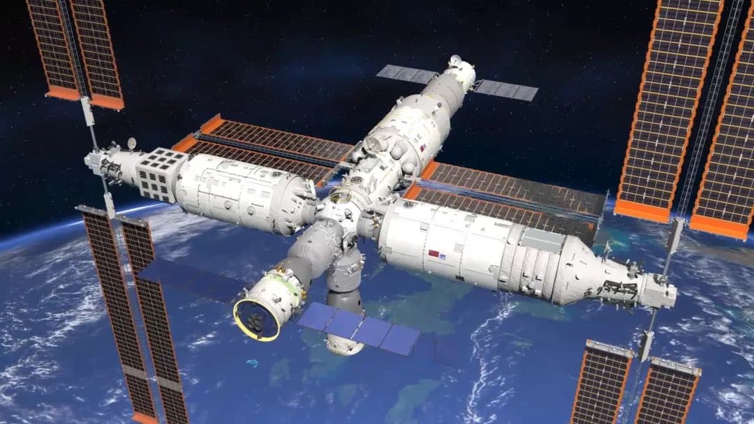 La cápsula Shenzhou 15 llega a la estación espacial china para dar relevo a la tripulación de la Shenzhou 14