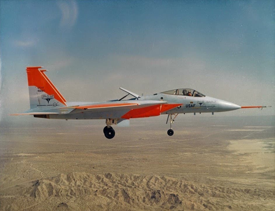 El primer vuelo de un F-15, a los mandos del piloto de pruebas  Irving L. Burrows – Air Force Historical Foundation