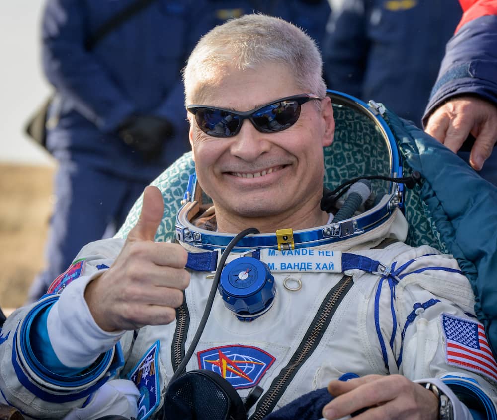 Mark Vande Hei al poco de salir de la Soyuz MS-19 – NASA