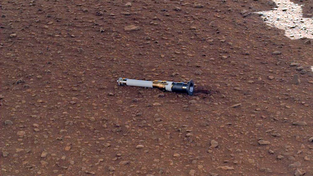 El rover Perseverance de la NASA deja su primer tubo de muestras sobre el suelo de Marte