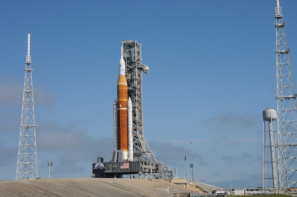 El SLS en la plataforma de lanzamiento 39B – NASA
