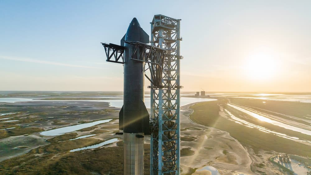 Un prototipo de Starship en la plataforma de lanzamiento – SpaceX