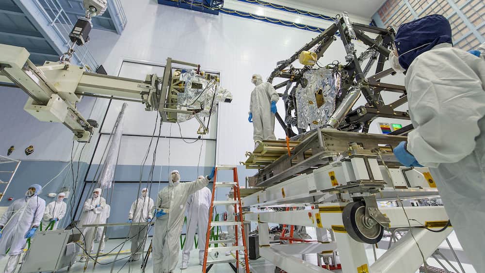 MIRI durante su instalación – NASA/Chris Gunn