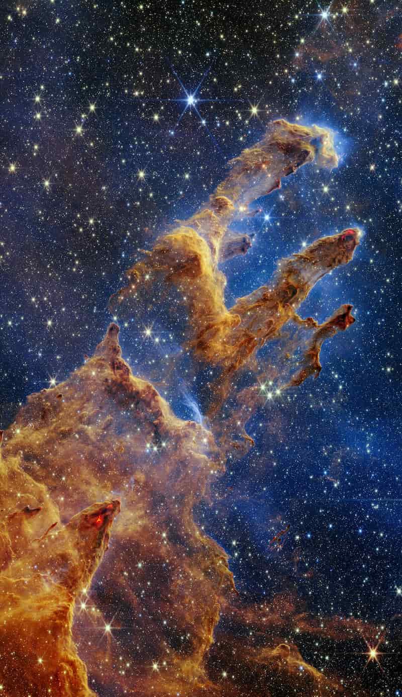 El Telescopio espacial James Webb presenta su versión de la icónica imagen de los Pilares de la creacion