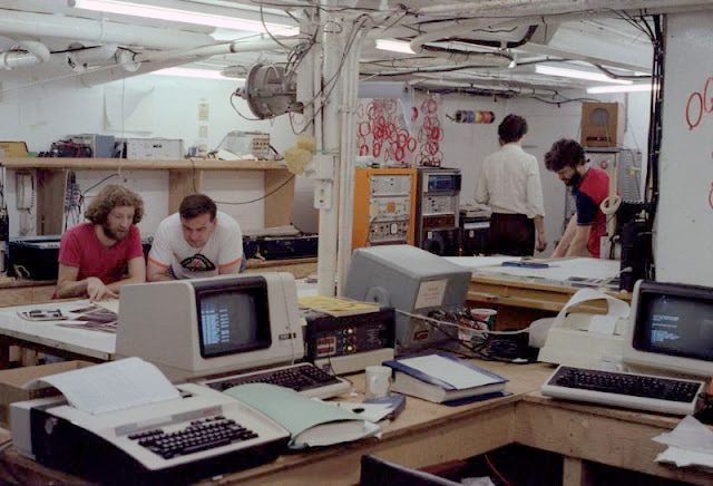 Office Life in the 1980's (Vintage Photos) - Guru