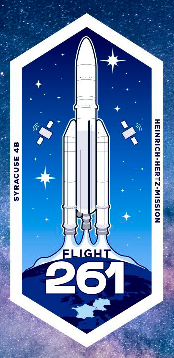 Escudo de la misión en el que salen un Ariane 5 y los dos satélites y sus nombres sobre un fondo azul estrellado