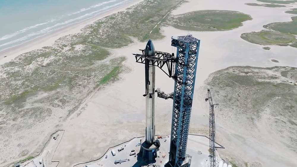SpaceX se rinde a la evidencia y desmonta temporalmente el Starship que va a usar para el próximo lanzamiento mientras espera los permisos