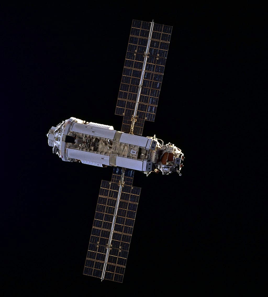 25 años del lanzamiento del primer módulo de la Estación Espacial Internacional