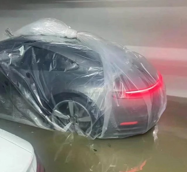 Solución de baja tecnología para proteger el coche cuando hay inundaciones