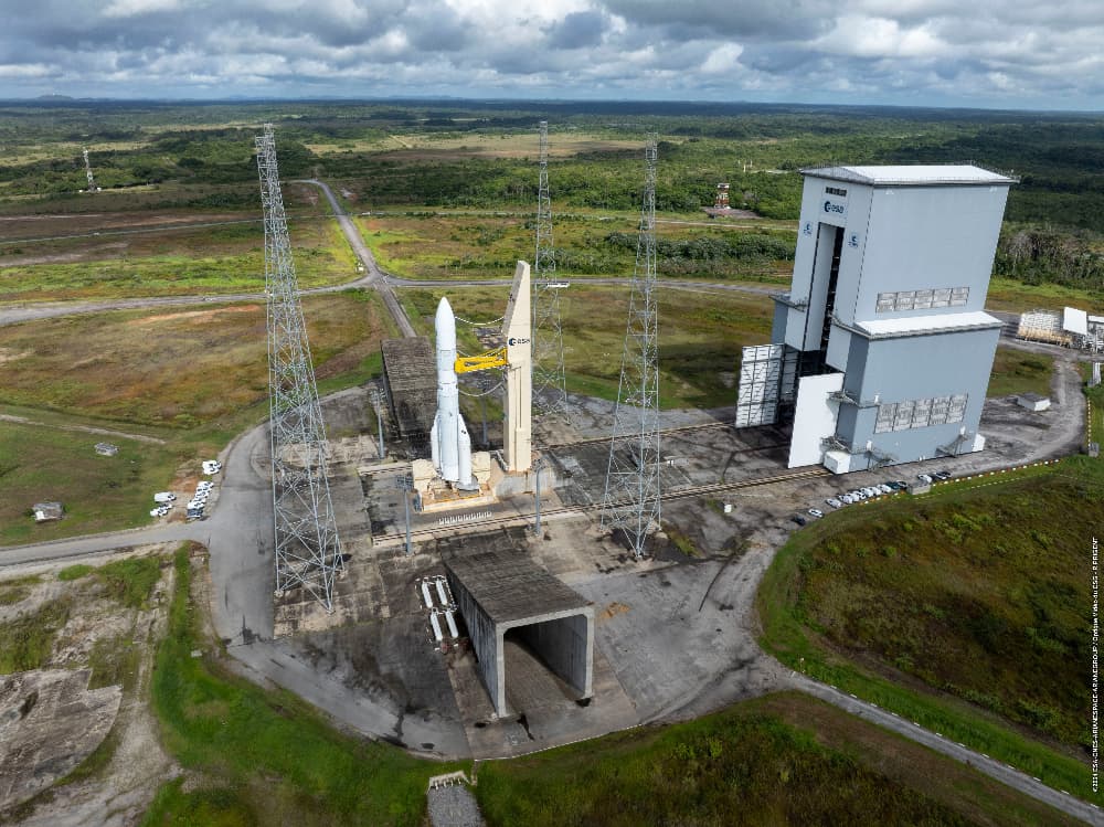 Un Ariane 6 A62 en la plataforma