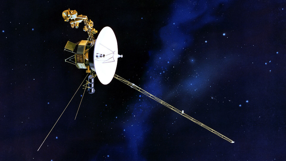 Impresión artística de la Voyager 1 en el espacio