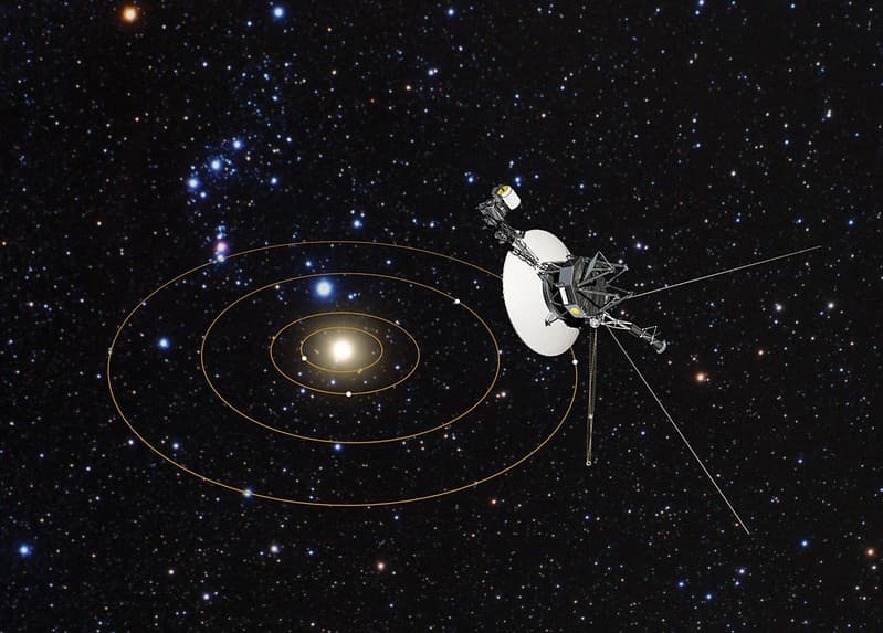 Voyager 1 (DP) NASA / G. Bacon (STScI).]