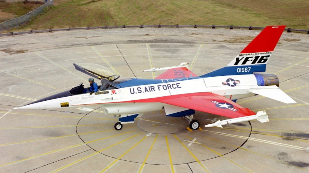 50 años del primer vuelo, aunque accidental, del F-16