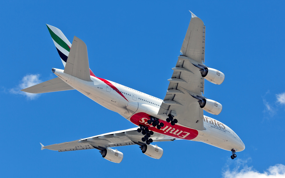 El director de Emirates dice que su aerolínea compraría una versión modernizada del Airbus A380