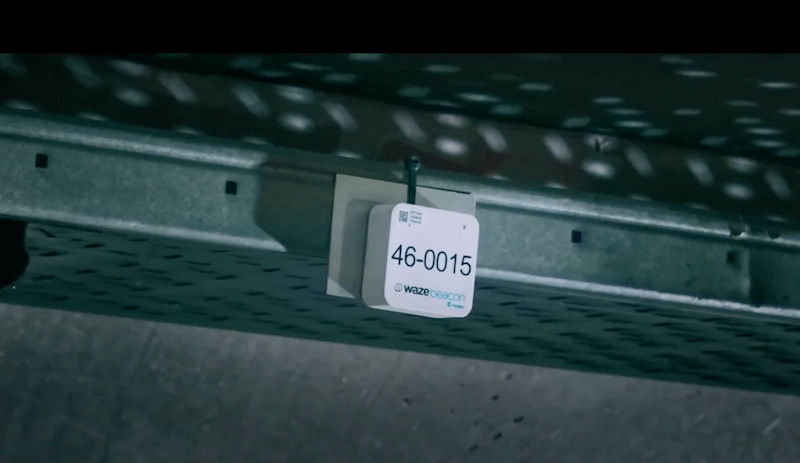 Baliza Waze/Google en la M-30 de Madrid