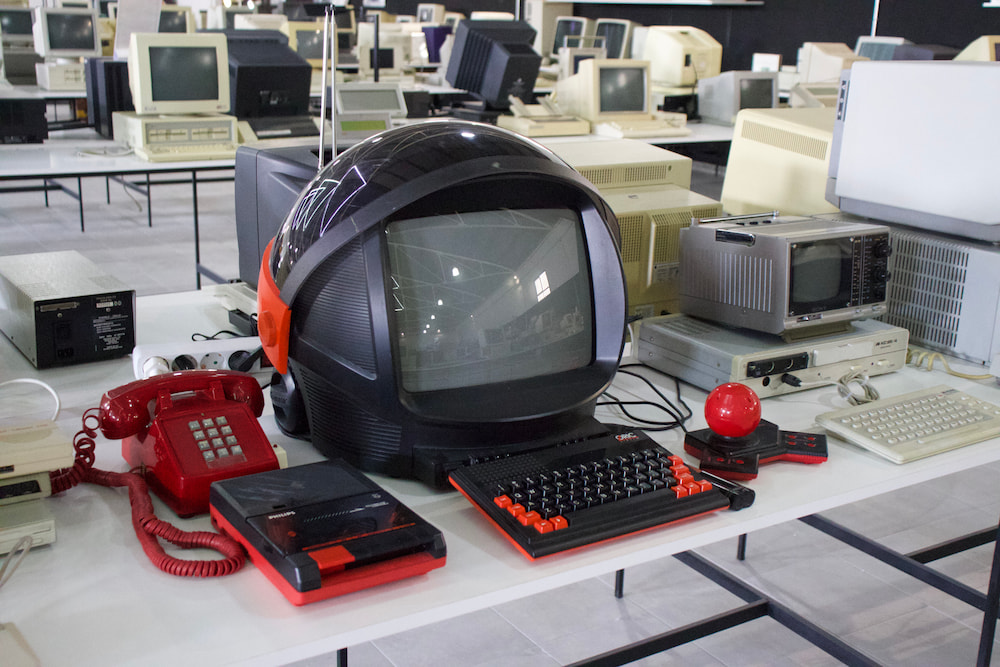 El Oric Atmos (1984) con procesador 6502A y 48 KB de RAM / Museo de Historia de la Computación (CC)-by Alvy
