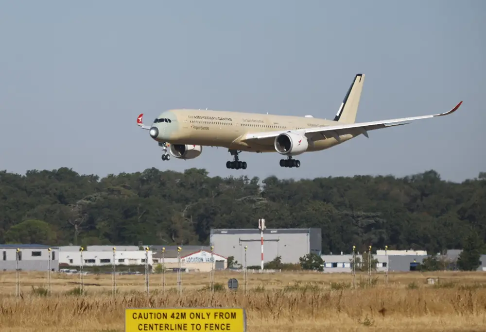 El avión visto a punto de tomar tierra en Toulouse