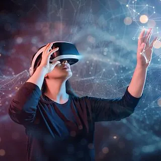 Una persona flipando con unas gafas de realidad virtual