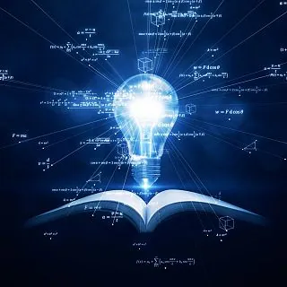 Una bombilla encendida sobre un libro que emite ua luz azulada que proyecta fórmulas