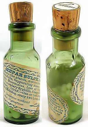 Una botella de un antiguo producto homeopático