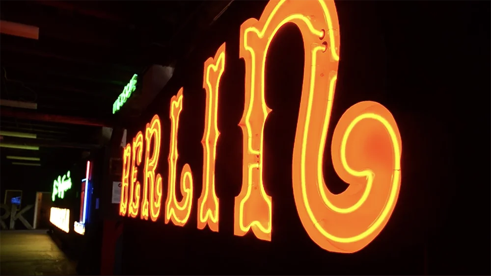 El delicioso y muy interesante Museo del Neón de Varsovia
