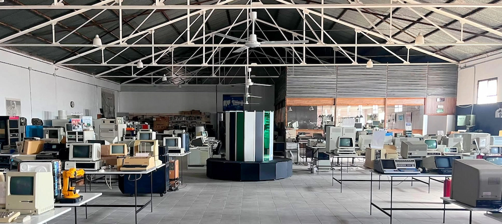 Un Cray-1 vuelve a la vida en Extremadura gracias a 30 Mac mini