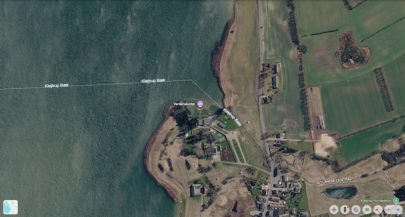 El mapamundi del Lago Klejtrup, un jardín con forma de mapa que puede verse desde el aire / Google Earth